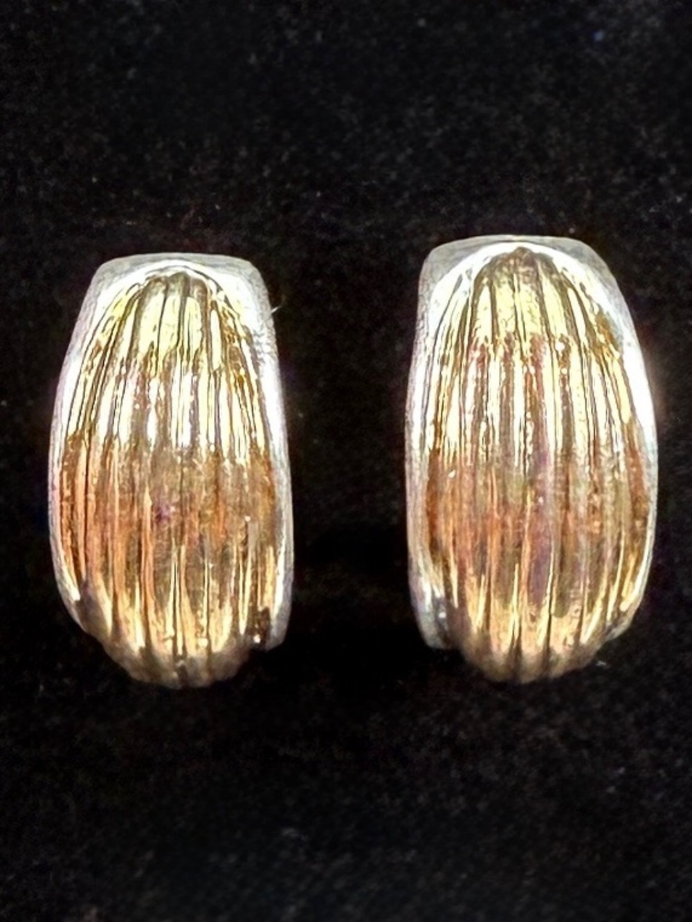 Vintage weighted, two tone, goldtone, silvertone, ribbed clip on earrings